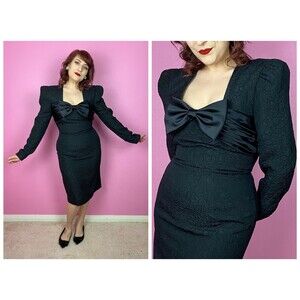 Size S/M | Vintage 1980s 80s CAROLINA HERRERA Black Long Sleeve Large Bow
